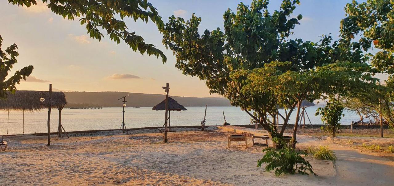 Mangrove Beach Bungalows Koh Rong Sanloem Exteriör bild